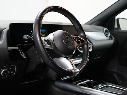 Used 2025 Mercedes-Benz GLA 250 4MATIC image 10
