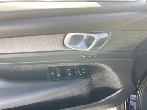 Used 2023 Volvo XC40 B4 Ultimate image 14