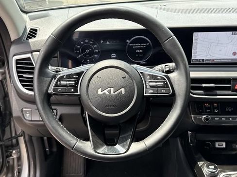 Used 2024 Kia Seltos EX FWD image 18