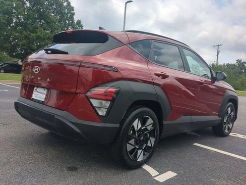 Used 2025 Hyundai Kona SEL FWD image 4
