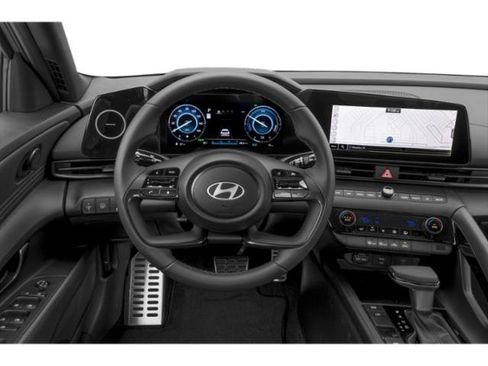 Certified 2025 Hyundai Elantra SEL FWD image 9