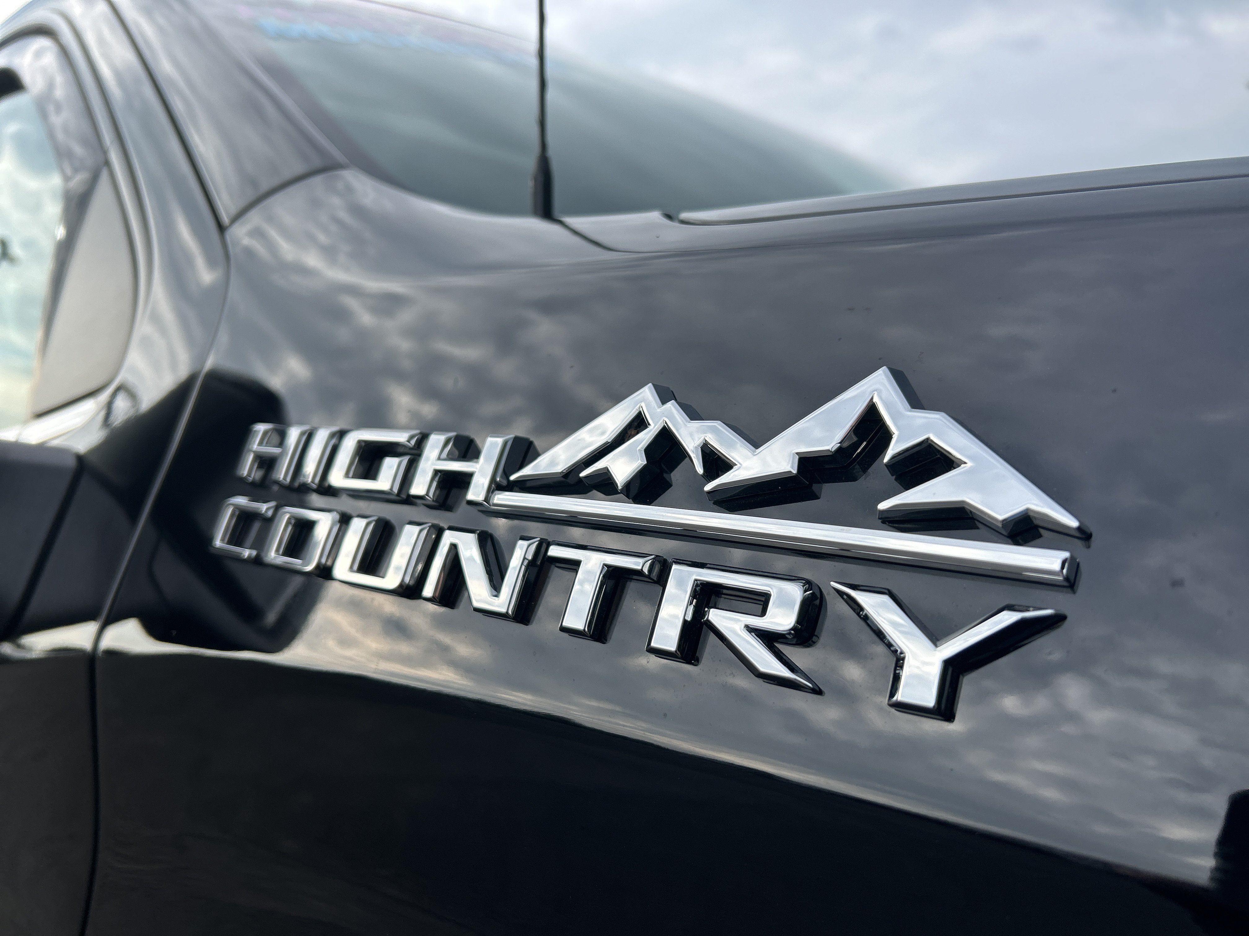 Used 2020 Chevrolet Silverado 1500 High Country w/ Technology Package AWD/4WD image 26