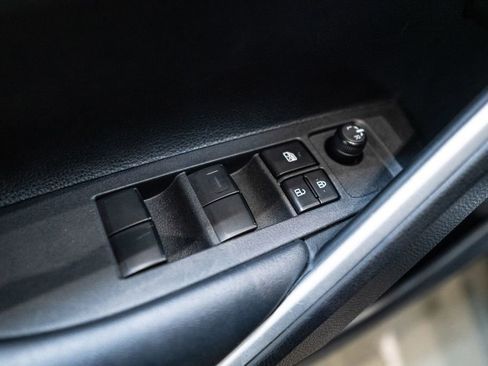 Certified 2025 Toyota Corolla Cross LE image 21