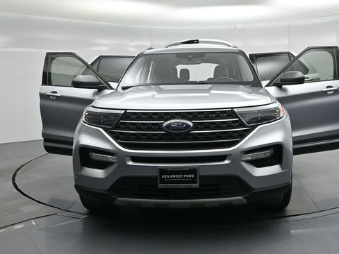 Used 2022 Ford Explorer XLT w/ Equipment Group 202A image 34