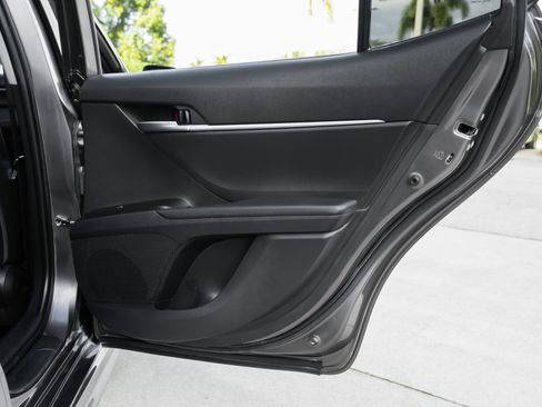 Used 2021 Toyota Camry SE image 35