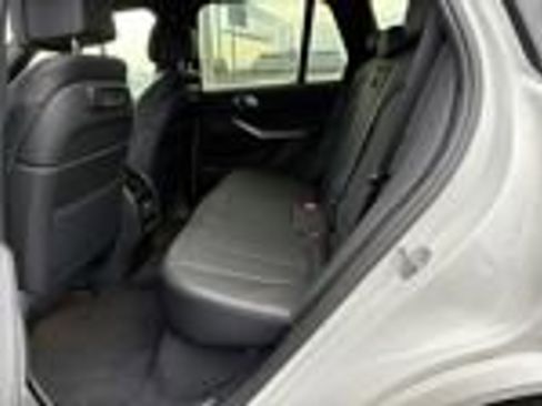 Used 2022 BMW X5 sDrive40i w/ M Sport Package image 11