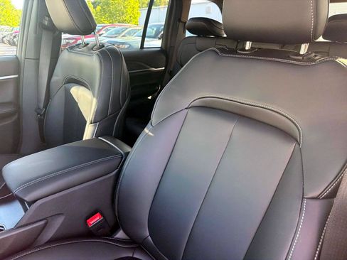 New 2026 Jeep Grand Cherokee Limited AWD/4WD image 7