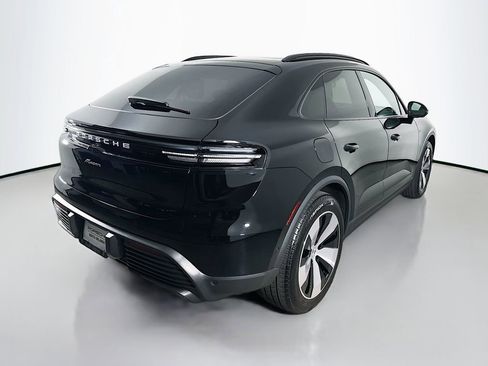 Certified 2025 Porsche Macan Electric RWD image 9