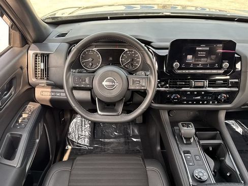 Used 2025 Nissan Pathfinder Rock Creek AWD/4WD image 14