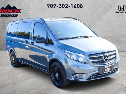 Used 2018 Mercedes-Benz Metris Passenger image 3