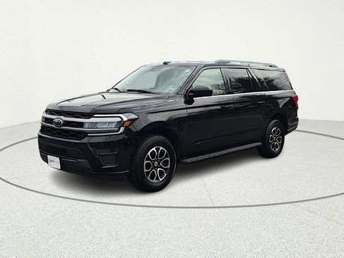 Used 2024 Ford Expedition Max XLT image 2