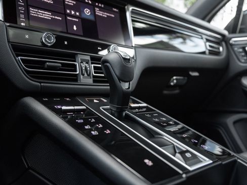 Certified 2026 Porsche Macan AWD/4WD image 27