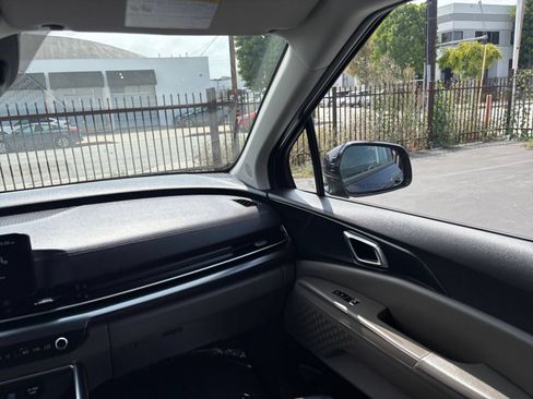 Used 2026 Kia Carnival FWD image 38