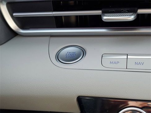 Used 2023 Hyundai Elantra Limited image 32