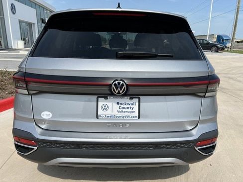 New 2025 Volkswagen Taos SE image 9