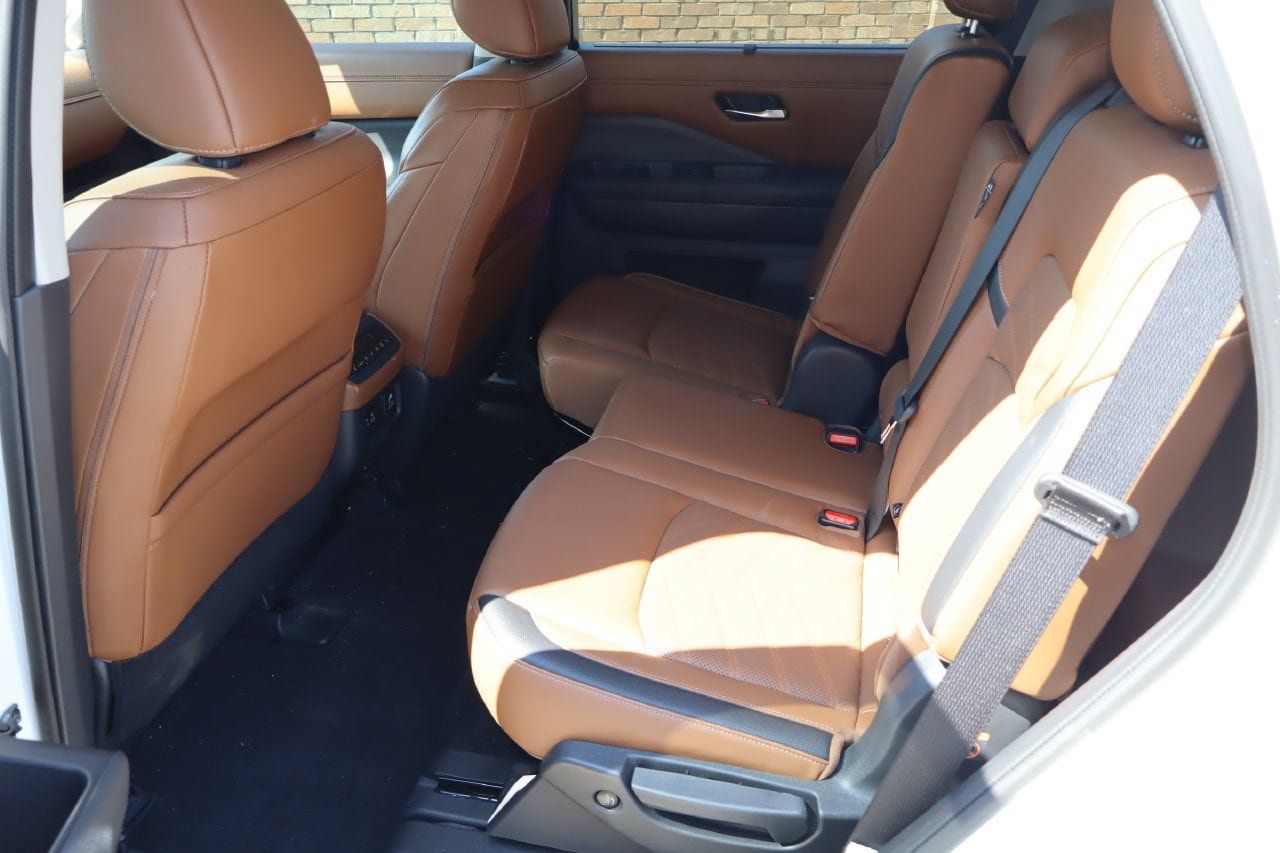 Used 2024 Nissan Pathfinder Platinum w/ Cargo Package FWD image 6