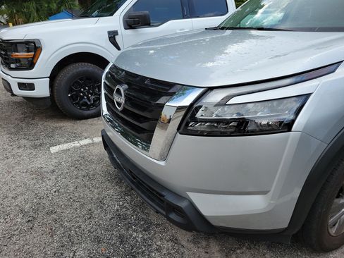 Used 2025 Nissan Pathfinder SV FWD image 8