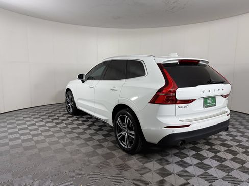 Used 2021 Volvo XC60 T5 Momentum w/ Premium Package AWD/4WD image 3