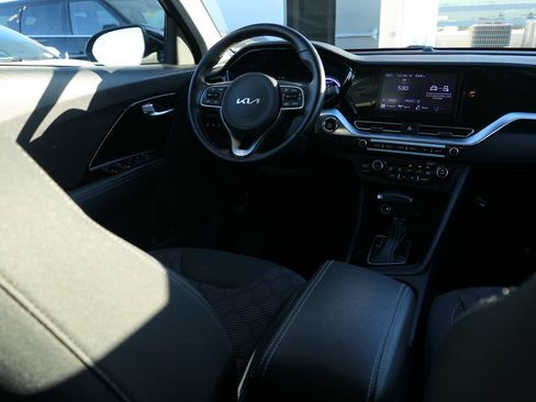Used 2022 Kia Niro LXS image 25