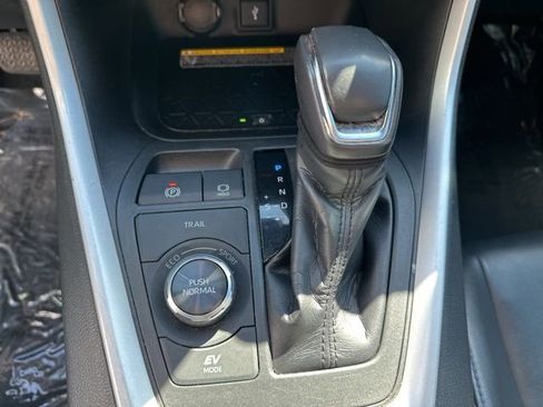 Used 2020 Toyota RAV4 XSE image 15