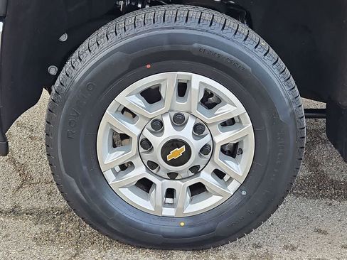 Used 2025 Chevrolet Silverado 2500 LT w/ Convenience Package image 14