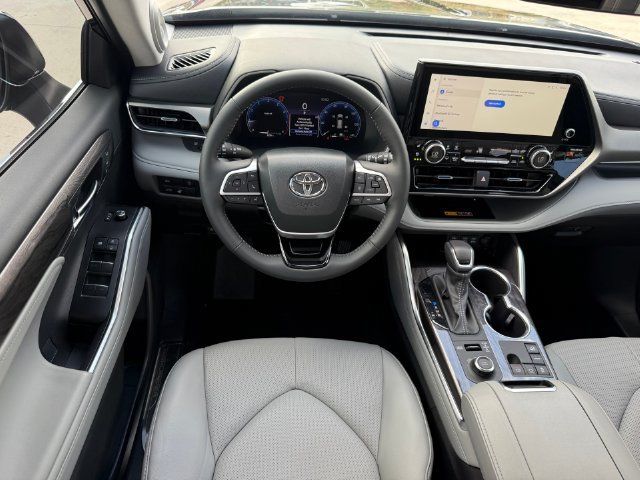Used 2026 Toyota Highlander Limited AWD/4WD image 24