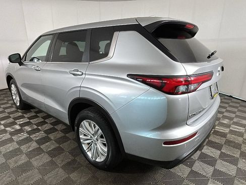 Used 2022 Mitsubishi Outlander ES AWD/4WD image 4