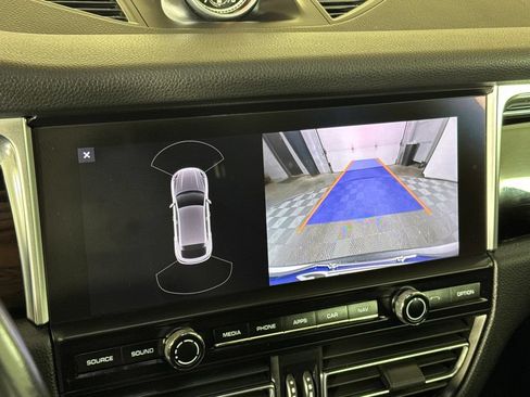 Used 2020 Porsche Macan AWD/4WD image 26