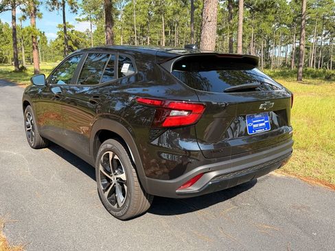 New 2026 Chevrolet Trax RS w/ Driver Confidence Package FWD image 3