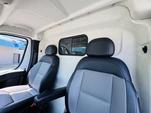 Used 2025 RAM ProMaster 2500 w/ Convenience Group FWD image 12