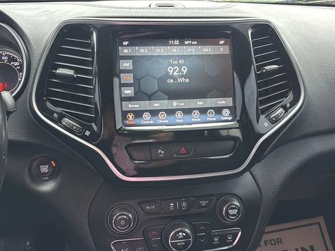 Used 2019 Jeep Cherokee Limited AWD/4WD image 22