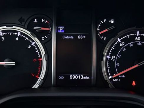 Used 2021 Toyota 4Runner Limited image 31