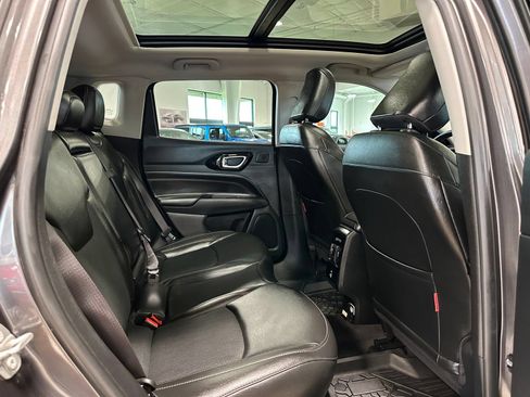 Used 2022 Jeep Compass Trailhawk w/ Sun and Sound Group AWD/4WD image 39