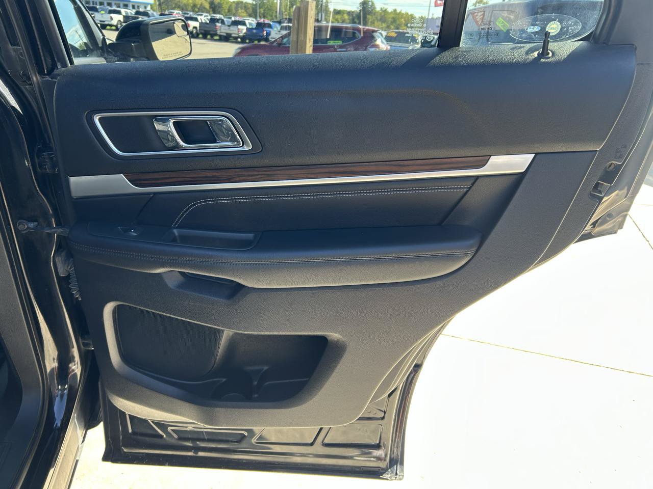 Used 2018 Ford Explorer Limited AWD/4WD image 16