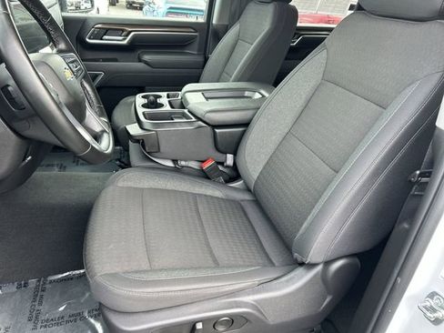 Used 2025 Chevrolet Silverado 2500 LT w/ Convenience Package image 18