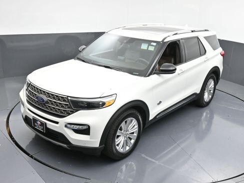 Used 2021 Ford Explorer King Ranch w/ Premium Technology Package image 32