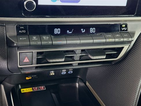 Used 2025 Toyota Camry SE image 23