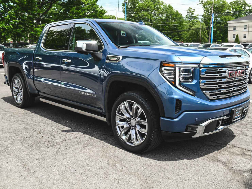 Used 2024 GMC Sierra 1500 Denali AWD/4WD image 3