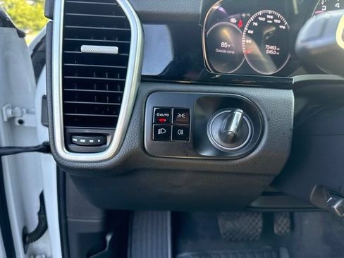Used 2019 Porsche Cayenne AWD/4WD image 26