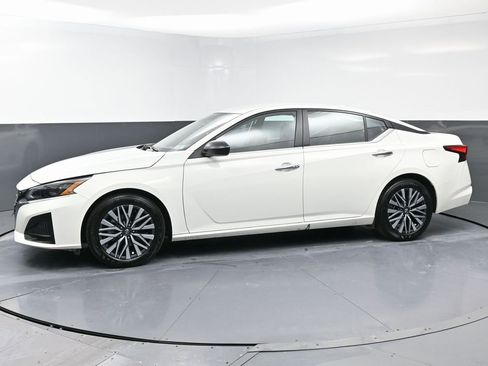 Used 2025 Nissan Altima 2.5 SV image 6