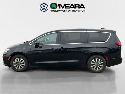 Used 2024 Chrysler Pacifica Select