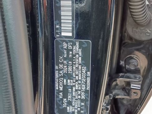 Used 2025 Kia K4 LXS image 3