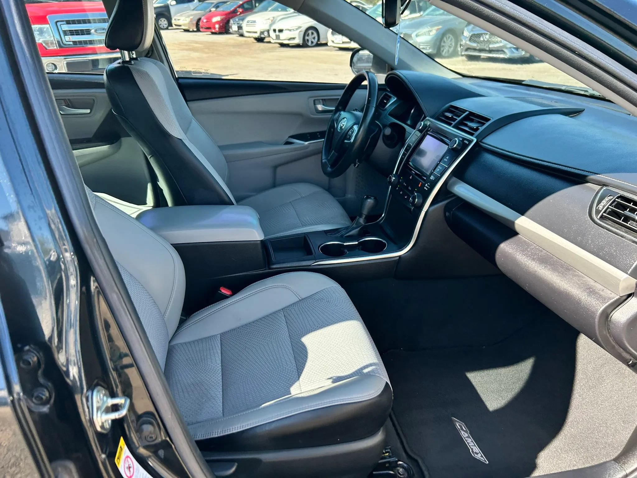 Used 2016 Toyota Camry SE w/ Moonroof Package FWD image 14