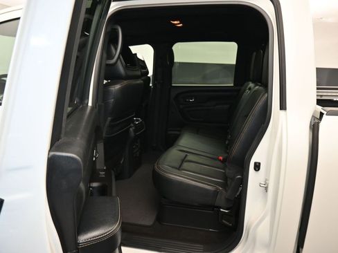 Used 2019 Nissan Titan SL w/ Midnight Edition image 33