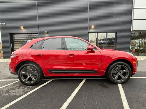 Certified 2025 Porsche Macan image 8