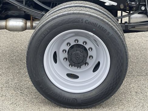 New 2025 Ford F450 XL w/ XL Chrome Package RWD image 11