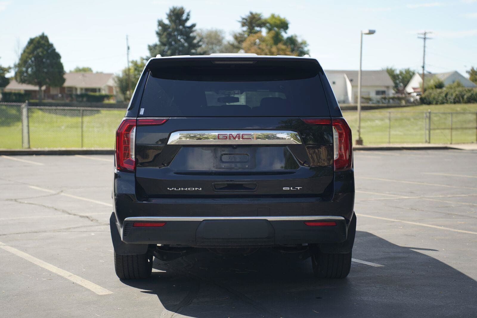 Used 2021 GMC Yukon XL SLT w/ SLT Luxury Plus Package AWD/4WD image 4