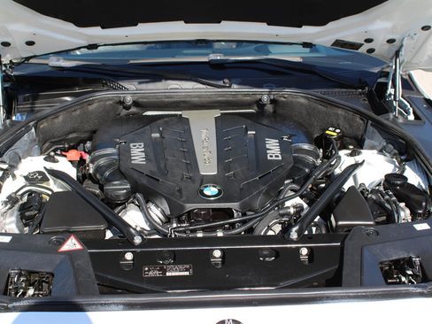 Used 2015 BMW 550i Gran Turismo xDrive image 33