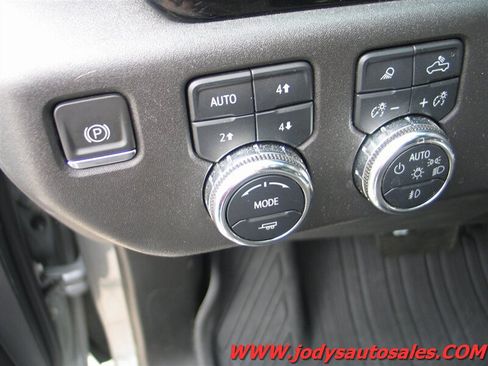 Used 2023 GMC Sierra 1500 Elevation w/ Preferred Package AWD/4WD image 10