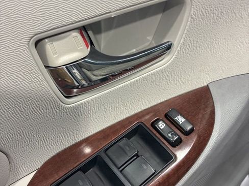 Used 2011 Toyota Sienna XLE image 14